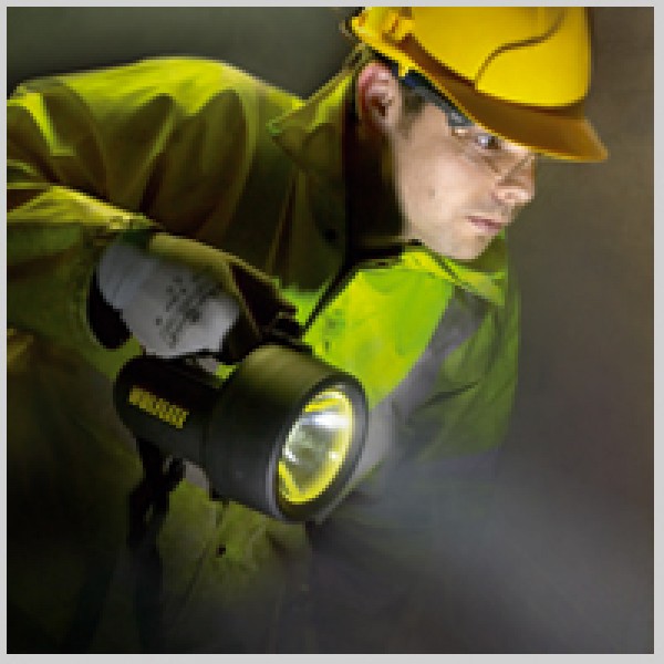 Lanterna LED profesionala Wolf H-251 ALED
