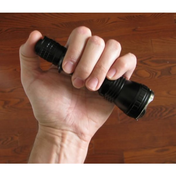 Lanterna LED Olight M21 Warrior